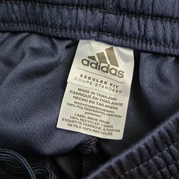 Adidas regular fit coupe standard shorts, size small (8) - Picture 13 of 16